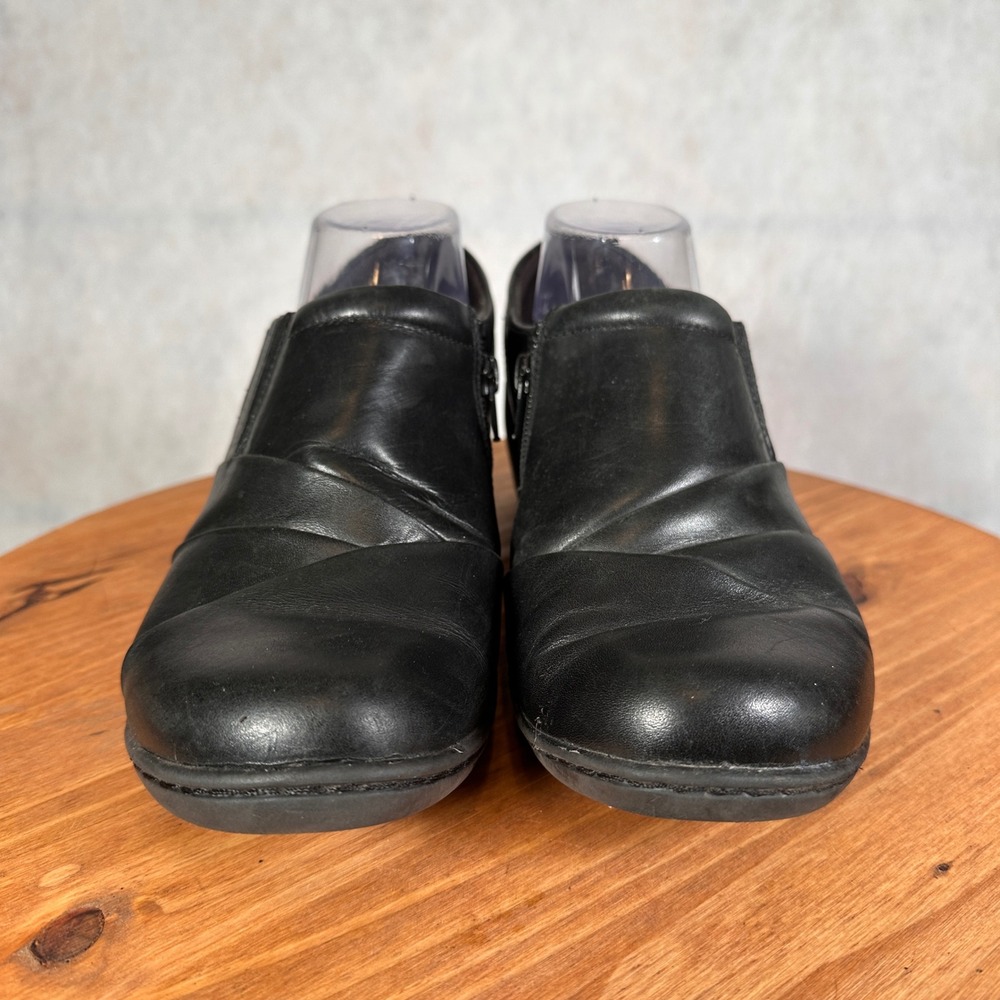 Clarks Leather Ankle Booties Women Size 10 Black Good Pleated Wedge Zip 26108788 - Picture 2 of 14